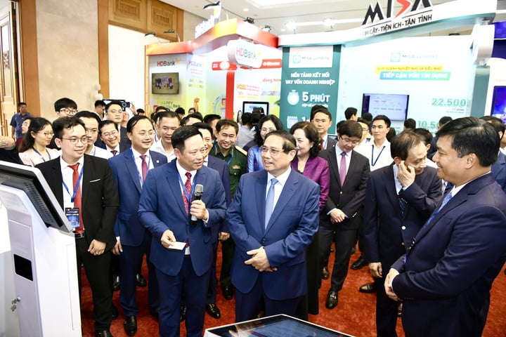 Chuyển đổi số ngành Ngân hàng 2025: Kiến tạo hệ sinh thái tài chính thông minh- Ảnh 3. Chuyển đổi số ngành Ngân hàng 2025: Kiến tạo hệ sinh thái tài chính thông minh- Ảnh 3.