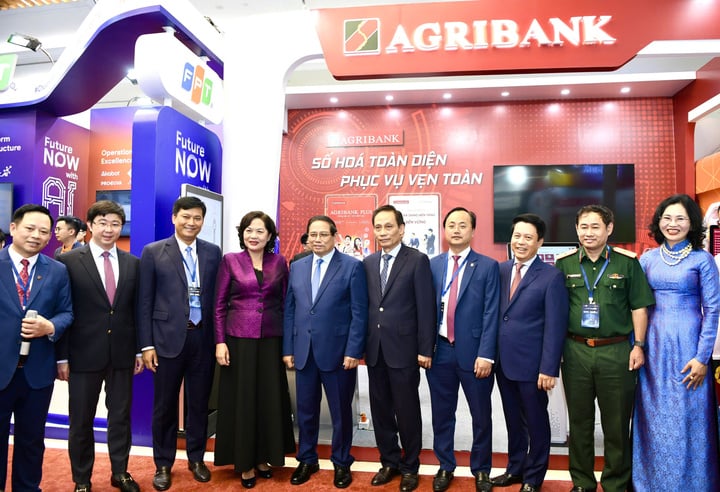 Chuyển đổi số ngành Ngân hàng 2025: Kiến tạo hệ sinh thái tài chính thông minh- Ảnh 4. Chuyển đổi số ngành Ngân hàng 2025: Kiến tạo hệ sinh thái tài chính thông minh- Ảnh 4.