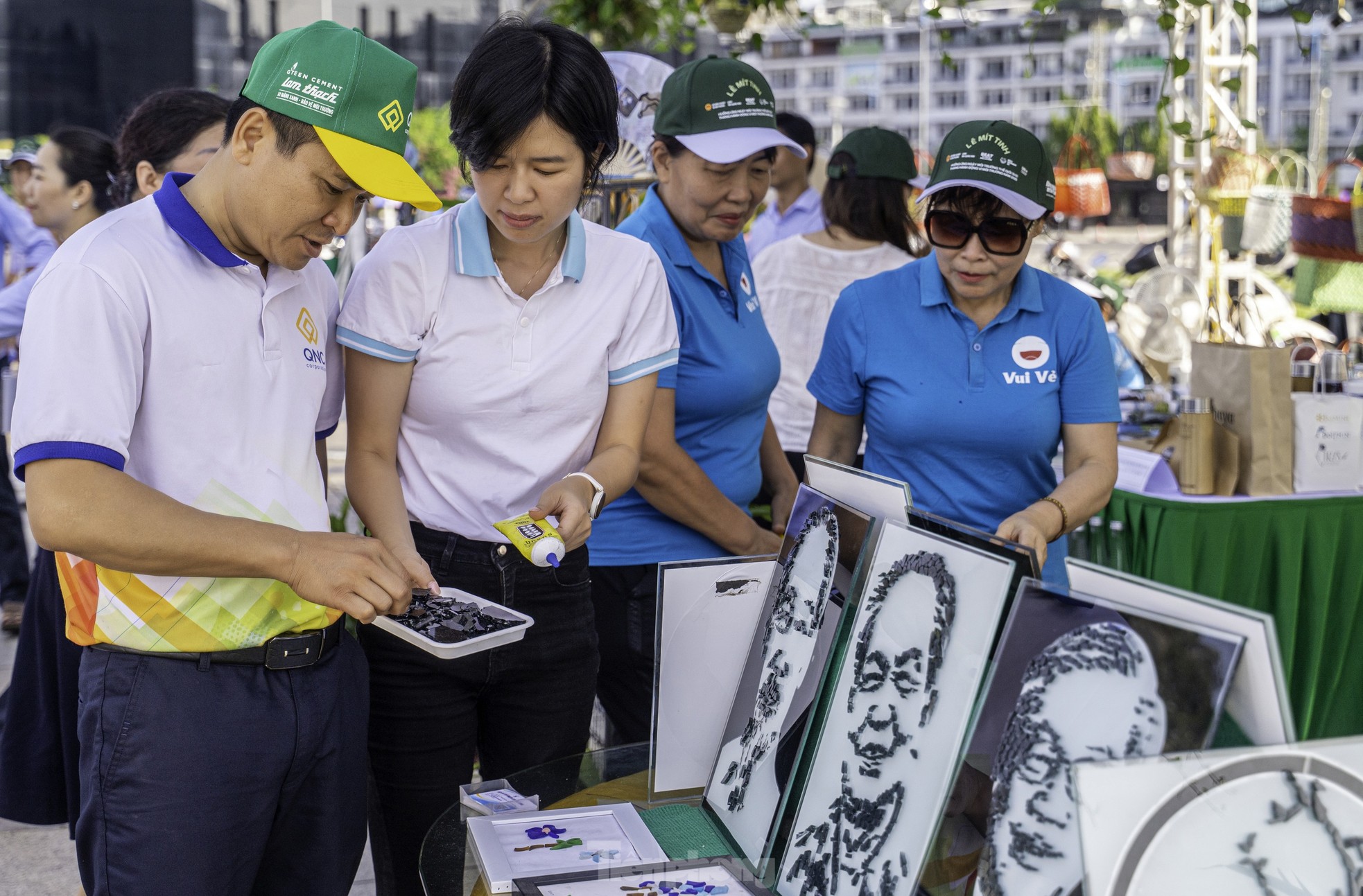 Ngỡ ngàng trước những tác phẩm có mặt tại chiến dịch 'chống ô nhiễm nhựa'- Ảnh 17. Ngỡ ngàng trước những tác phẩm có mặt tại chiến dịch 'chống ô nhiễm nhựa'- Ảnh 17.