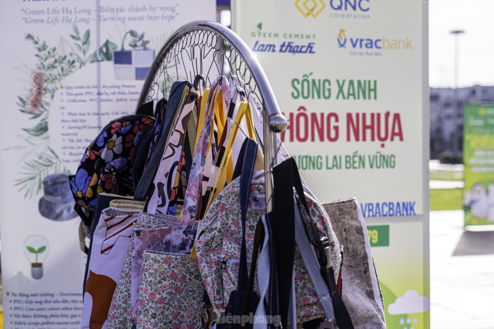 Ngỡ ngàng trước những tác phẩm có mặt tại chiến dịch 'chống ô nhiễm nhựa'- Ảnh 7. Ngỡ ngàng trước những tác phẩm có mặt tại chiến dịch 'chống ô nhiễm nhựa'- Ảnh 7.