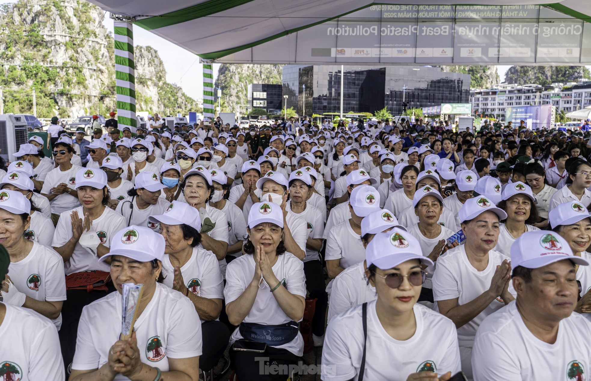 Ngỡ ngàng trước những tác phẩm có mặt tại chiến dịch 'chống ô nhiễm nhựa'- Ảnh 3. Ngỡ ngàng trước những tác phẩm có mặt tại chiến dịch 'chống ô nhiễm nhựa'- Ảnh 3.