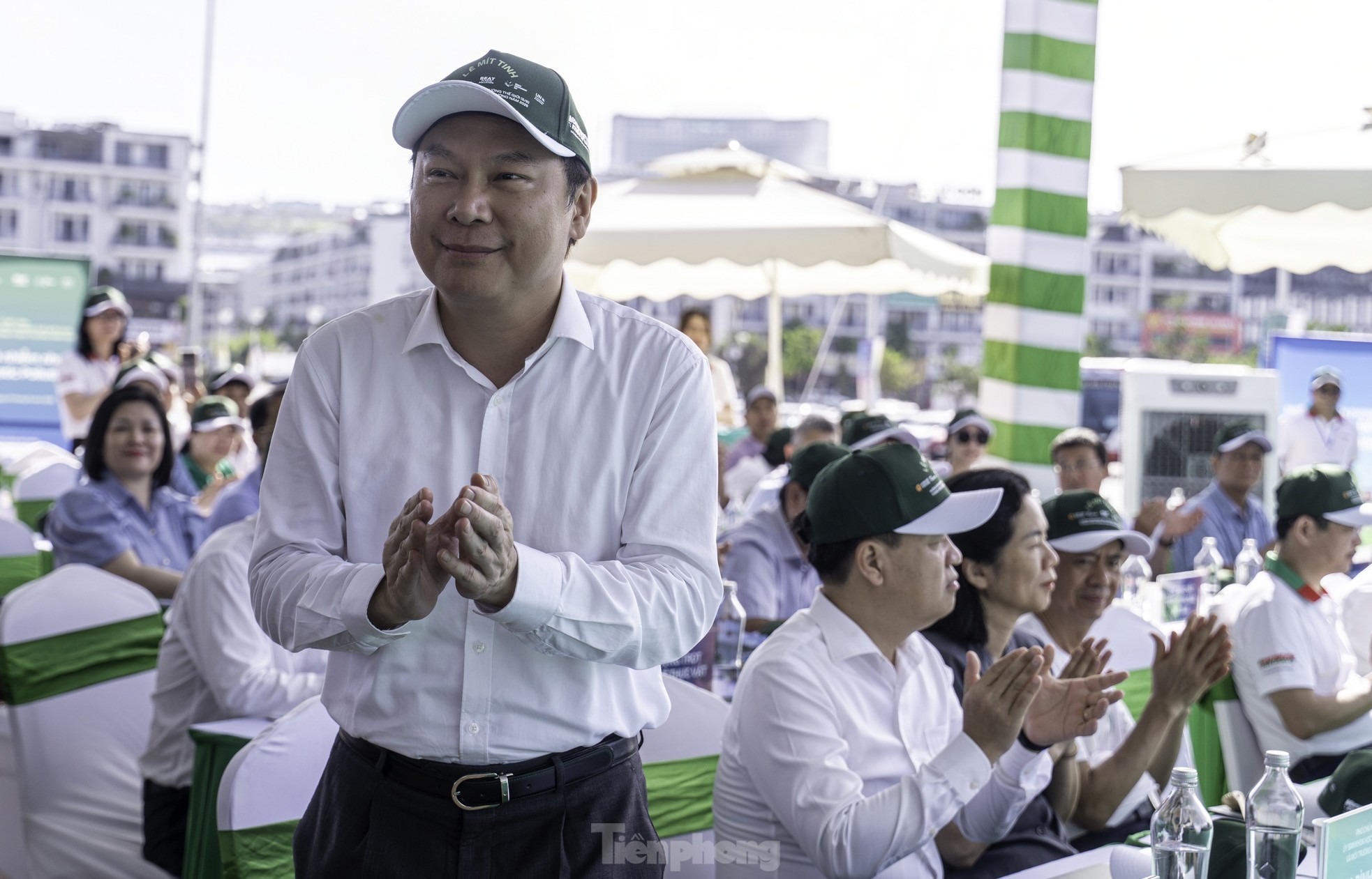 Ngỡ ngàng trước những tác phẩm có mặt tại chiến dịch 'chống ô nhiễm nhựa'- Ảnh 2. Ngỡ ngàng trước những tác phẩm có mặt tại chiến dịch 'chống ô nhiễm nhựa'- Ảnh 2.
