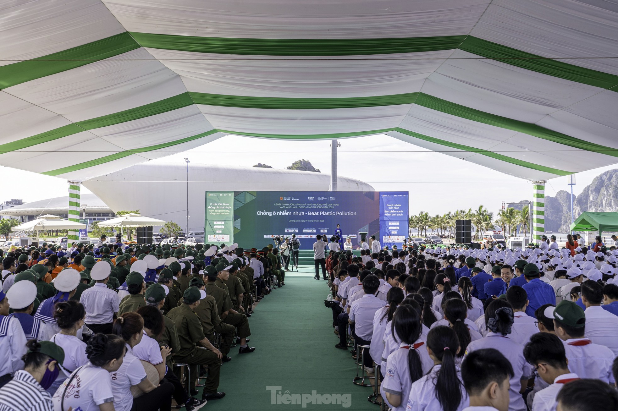 Ngỡ ngàng trước những tác phẩm có mặt tại chiến dịch 'chống ô nhiễm nhựa'- Ảnh 1. Ngỡ ngàng trước những tác phẩm có mặt tại chiến dịch 'chống ô nhiễm nhựa'- Ảnh 1.