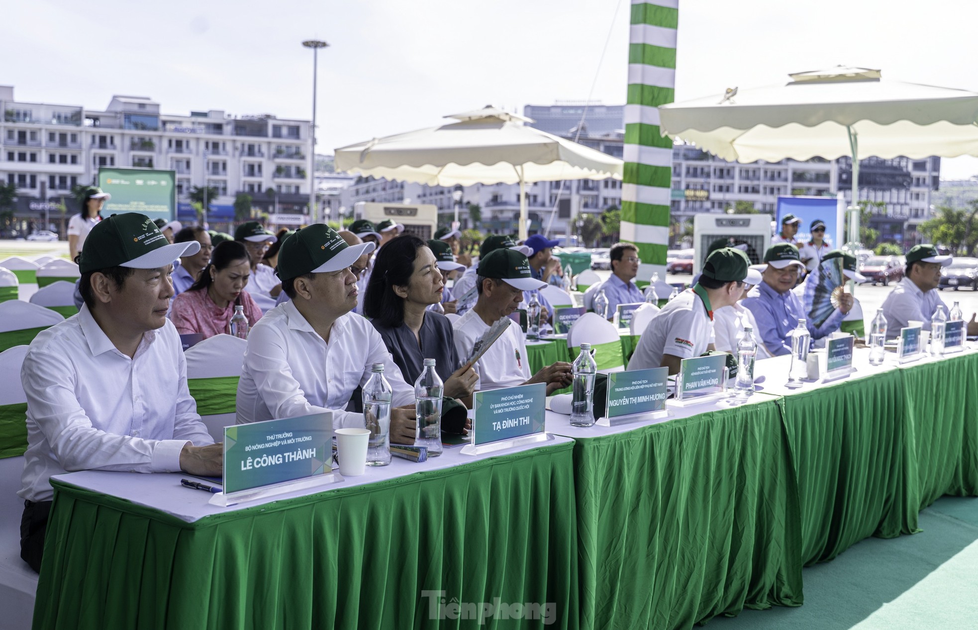 Ngỡ ngàng trước những tác phẩm có mặt tại chiến dịch 'chống ô nhiễm nhựa'- Ảnh 4. Ngỡ ngàng trước những tác phẩm có mặt tại chiến dịch 'chống ô nhiễm nhựa'- Ảnh 4.