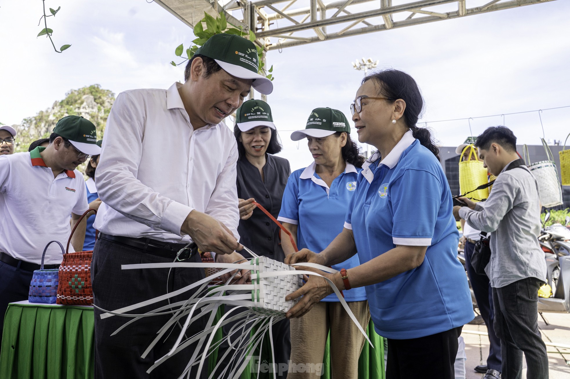 Ngỡ ngàng trước những tác phẩm có mặt tại chiến dịch 'chống ô nhiễm nhựa'- Ảnh 20. Ngỡ ngàng trước những tác phẩm có mặt tại chiến dịch 'chống ô nhiễm nhựa'- Ảnh 20.