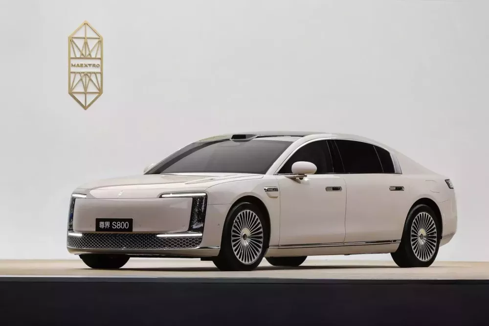 "Tiểu Rolls-Royce giá rẻ" khiến người mua Trung Quốc tới tấp đặt hàng- Ảnh 3. "Tiểu Rolls-Royce giá rẻ" khiến người mua Trung Quốc tới tấp đặt hàng- Ảnh 3.