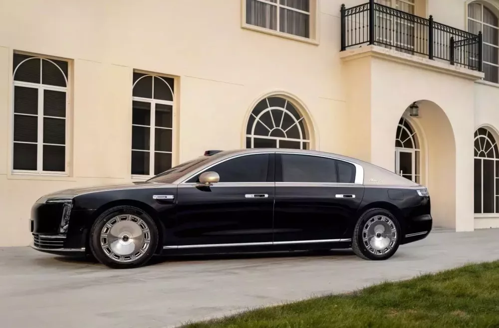 "Tiểu Rolls-Royce giá rẻ" khiến người mua Trung Quốc tới tấp đặt hàng- Ảnh 2. "Tiểu Rolls-Royce giá rẻ" khiến người mua Trung Quốc tới tấp đặt hàng- Ảnh 2.