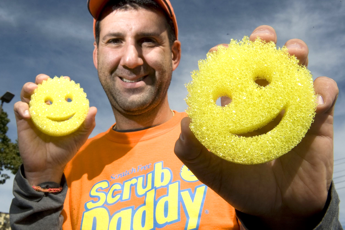 [Case Study] Từ miếng mút bỏ xó đến “nụ cười triệu đô”: Hành trình của Scrub Daddy - startup thành công nhất lịch sử Shark Tank- Ảnh 2.