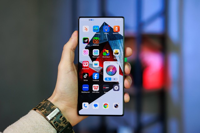 Cây bút công nghệ: "Đây là điện thoại giá rẻ hơn một nửa mà vẫn mạnh ngang S25 Ultra dành cho bạn"- Ảnh 1. Cây bút công nghệ: "Đây là điện thoại giá rẻ hơn một nửa mà vẫn mạnh ngang S25 Ultra dành cho bạn"- Ảnh 1.
