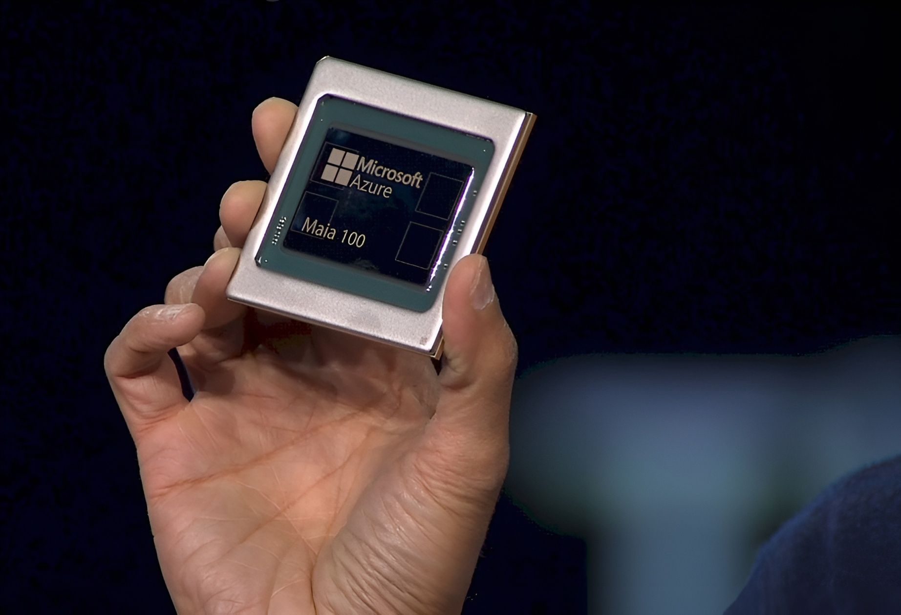 CEO Jensen Huang chế giễu đối thủ: Chip AI tùy chỉnh cuối cùng sẽ bị tuyệt diệt, sao bạn phải quan tâm khi đã có NVIDIA- Ảnh 2. CEO Jensen Huang chế giễu đối thủ: Chip AI tùy chỉnh cuối cùng sẽ bị tuyệt diệt, sao bạn phải quan tâm khi đã có NVIDIA- Ảnh 2.