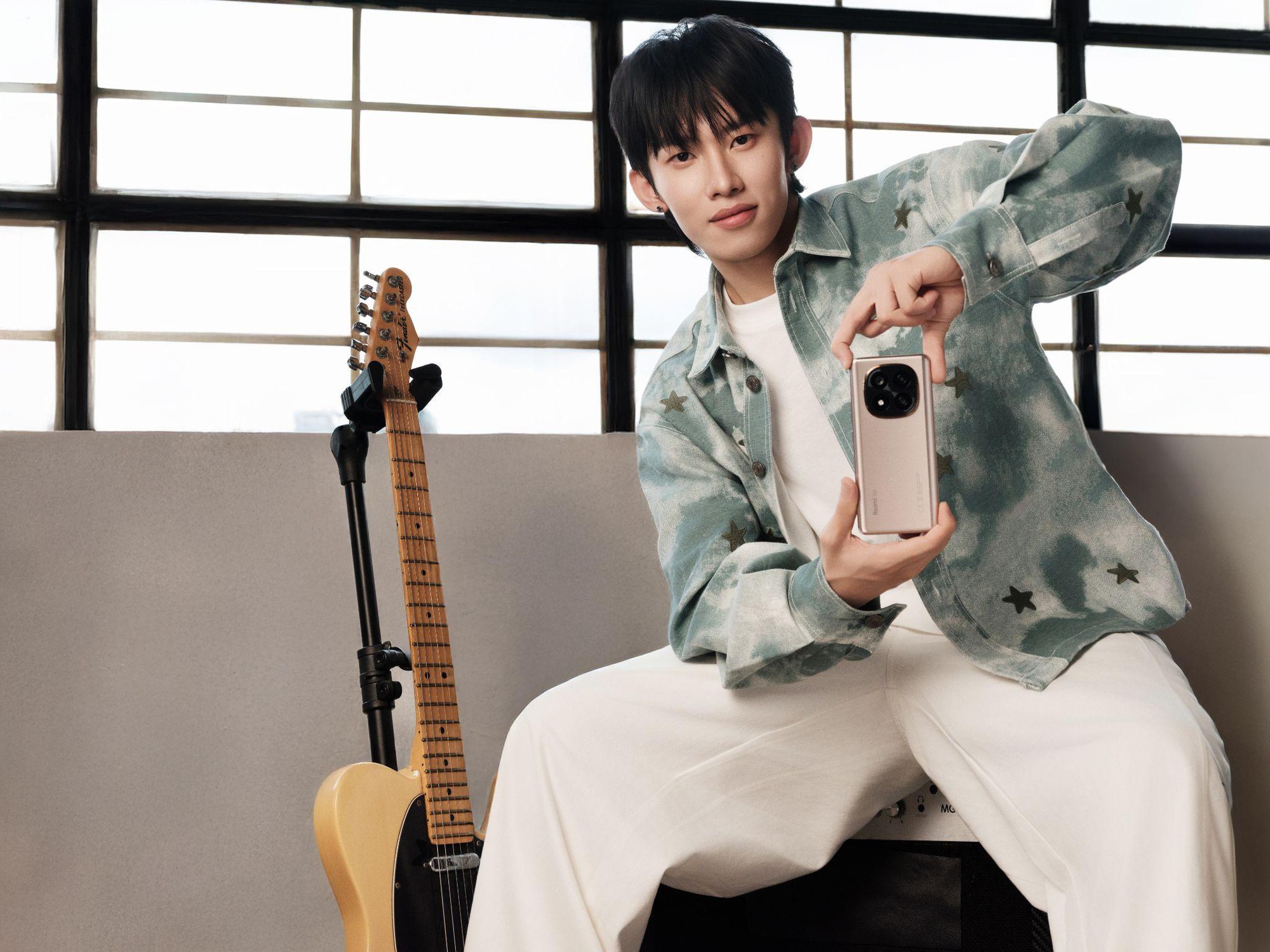 Cùng Kay Trần khám phá những chân trời mới với Redmi Note 14 Series Vàng Sa Mạc trong tay- Ảnh 2. Cùng Kay Trần khám phá những chân trời mới với Redmi Note 14 Series Vàng Sa Mạc trong tay- Ảnh 2.