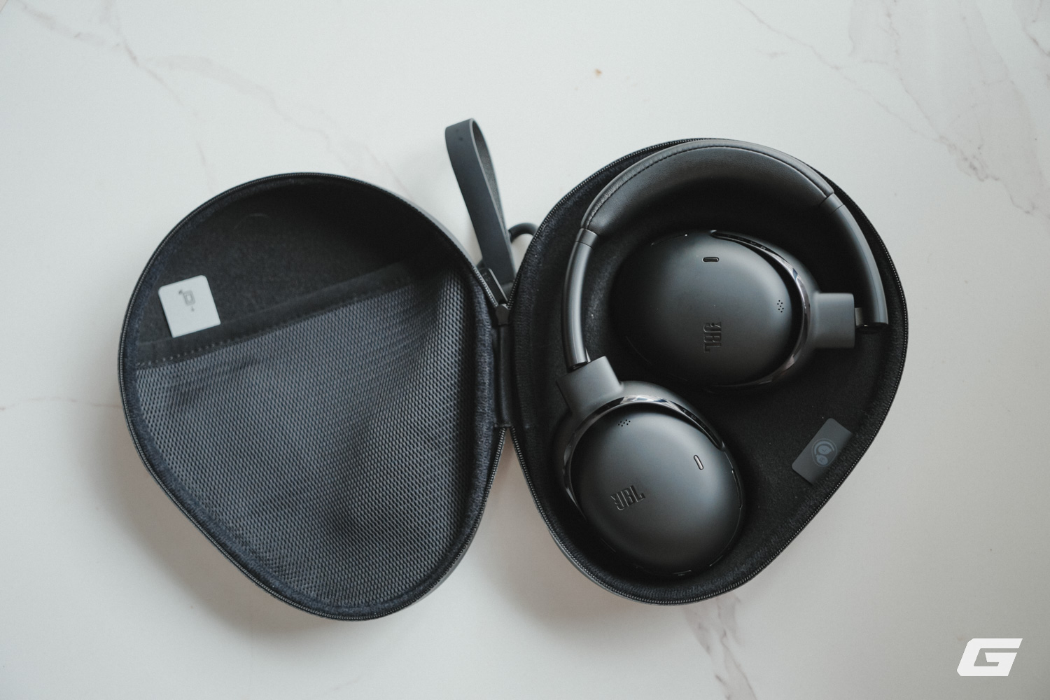Trải nghiệm JBL Tour One M3 Smart Tx: Chống ồn ấn tượng, đeo “sướng” tai, pin bền lại có thêm phụ kiện kết nối kèm màn hình cảm ứng rất hay- Ảnh 9. Trải nghiệm JBL Tour One M3 Smart Tx: Chống ồn ấn tượng, đeo “sướng” tai, pin bền lại có thêm phụ kiện kết nối kèm màn hình cảm ứng rất hay- Ảnh 9.