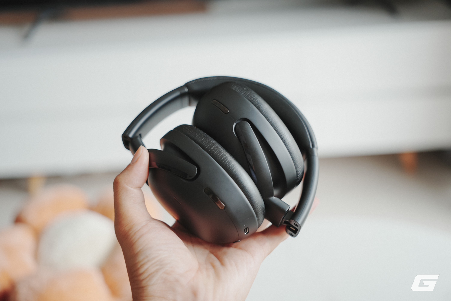 Trải nghiệm JBL Tour One M3 Smart Tx: Chống ồn ấn tượng, đeo “sướng” tai, pin bền lại có thêm phụ kiện kết nối kèm màn hình cảm ứng rất hay- Ảnh 7. Trải nghiệm JBL Tour One M3 Smart Tx: Chống ồn ấn tượng, đeo “sướng” tai, pin bền lại có thêm phụ kiện kết nối kèm màn hình cảm ứng rất hay- Ảnh 7.