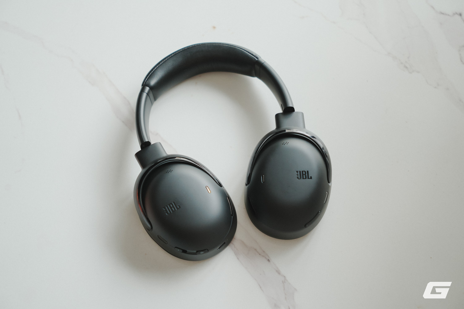 Trải nghiệm JBL Tour One M3 Smart Tx: Chống ồn ấn tượng, đeo “sướng” tai, pin bền lại có thêm phụ kiện kết nối kèm màn hình cảm ứng rất hay- Ảnh 12. Trải nghiệm JBL Tour One M3 Smart Tx: Chống ồn ấn tượng, đeo “sướng” tai, pin bền lại có thêm phụ kiện kết nối kèm màn hình cảm ứng rất hay- Ảnh 12.