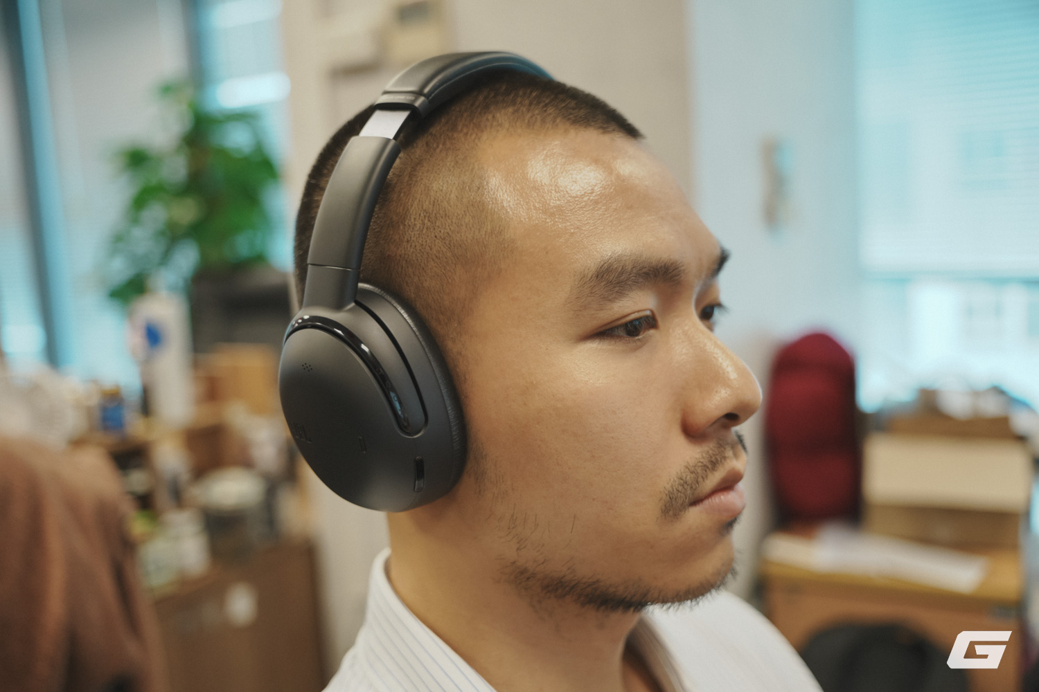 Trải nghiệm JBL Tour One M3 Smart Tx: Chống ồn ấn tượng, đeo “sướng” tai, pin bền lại có thêm phụ kiện kết nối kèm màn hình cảm ứng rất hay- Ảnh 11. Trải nghiệm JBL Tour One M3 Smart Tx: Chống ồn ấn tượng, đeo “sướng” tai, pin bền lại có thêm phụ kiện kết nối kèm màn hình cảm ứng rất hay- Ảnh 11.