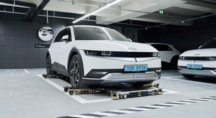 Hyundai ra mắt robot đỗ xe thông minh: Lướt dưới gầm, nâng xe và đỗ chính xác đến từng centimet