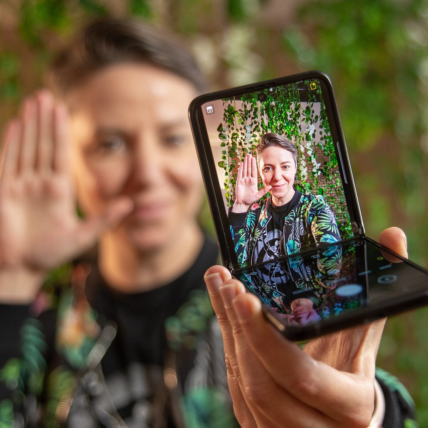 Ngày xưa các hãng Android đua nhau bán điện thoại chuyên selfie: Từ camera kép, chống rung OIS, thêm flash, xoay lật đủ cả- Ảnh 8. Ngày xưa các hãng Android đua nhau bán điện thoại chuyên selfie: Từ camera kép, chống rung OIS, thêm flash, xoay lật đủ cả- Ảnh 8.