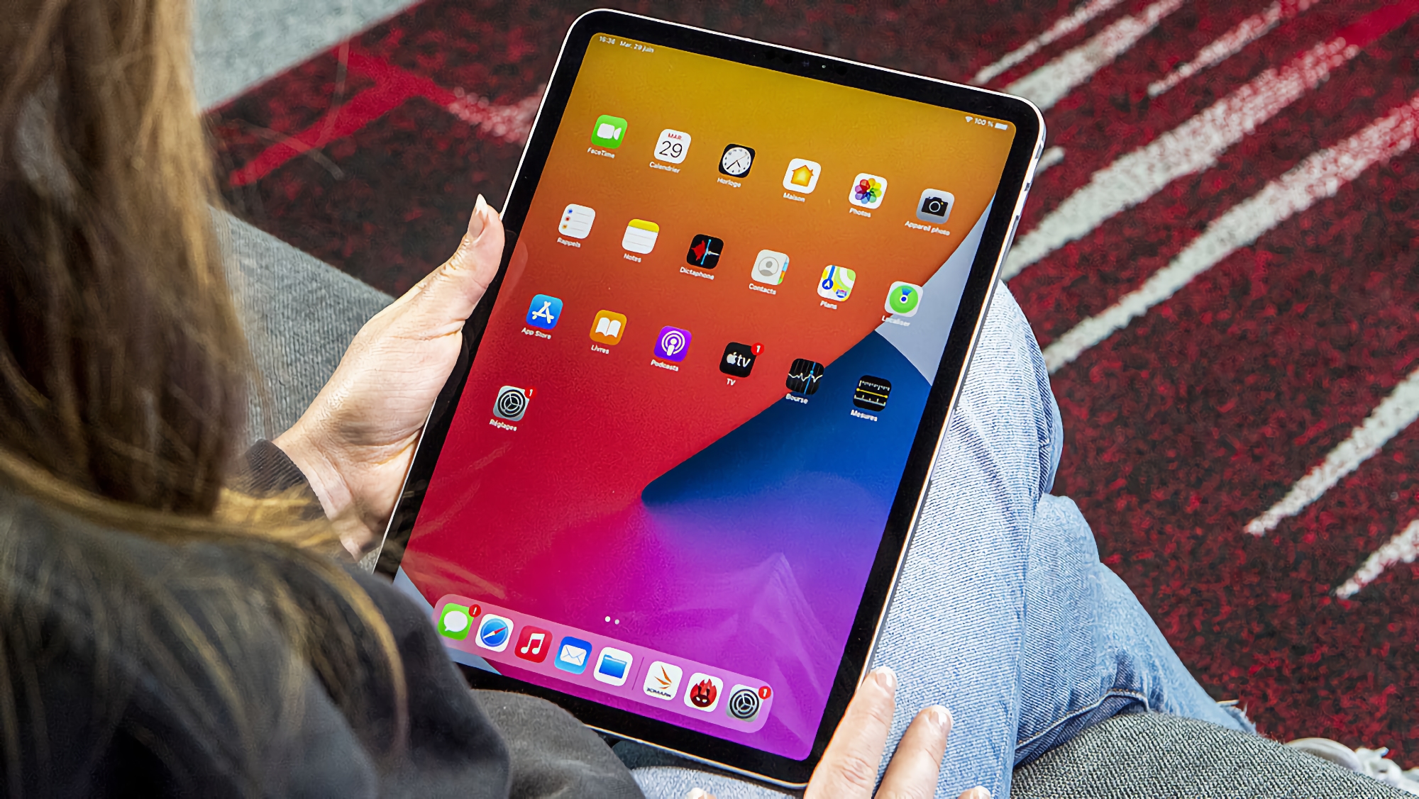 iPadOS 26 ngon quá rồi, đã đến lúc Apple ra mắt iPad Ultra 15 inch?- Ảnh 1. iPadOS 26 ngon quá rồi, đã đến lúc Apple ra mắt iPad Ultra 15 inch?- Ảnh 1.
