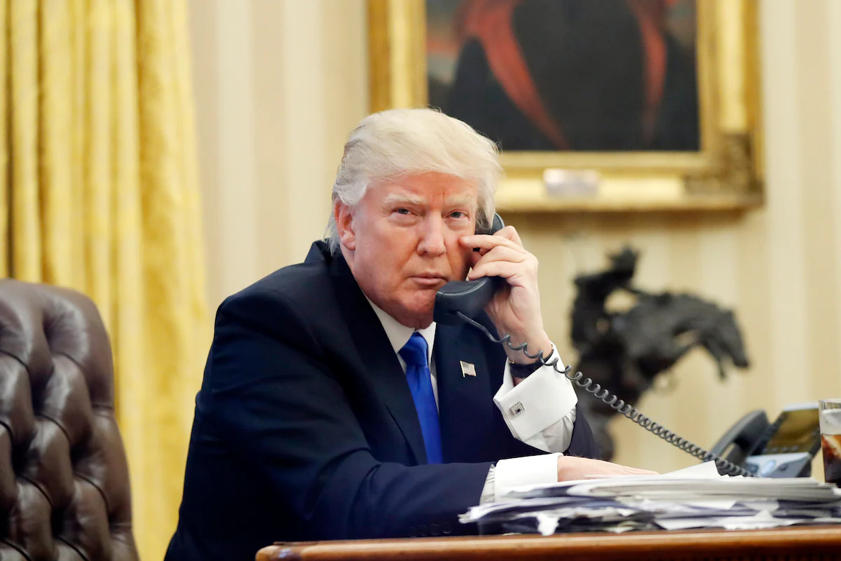 Ông Trump sắp ra mắt cả điện thoại và nhà mạng riêng?- Ảnh 1. Ông Trump sắp ra mắt cả điện thoại và nhà mạng riêng?- Ảnh 1.