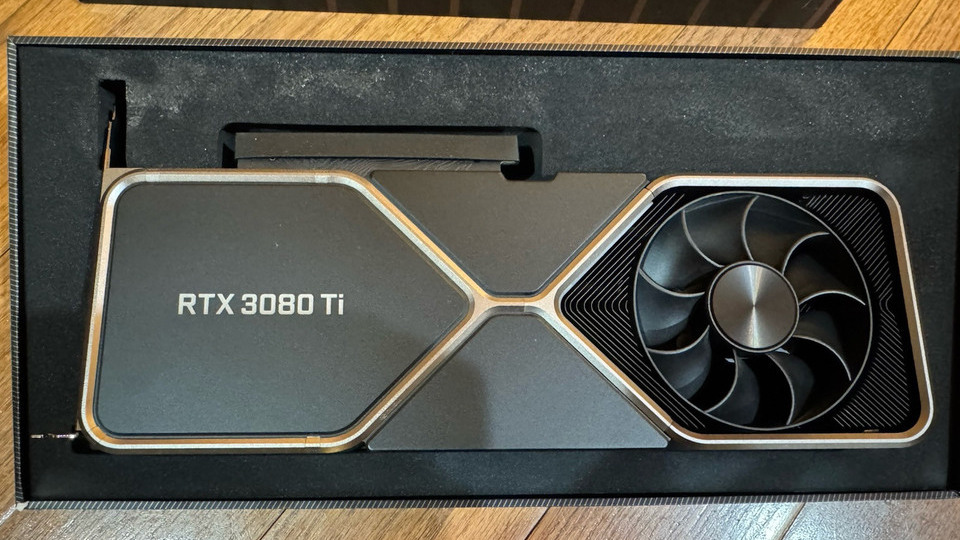 Chiếc RTX 3080 Ti lỗi thời này có gì đặc biệt mà vừa được bán với giá... hơn 50 triệu đồng?- Ảnh 1. Chiếc RTX 3080 Ti lỗi thời này có gì đặc biệt mà vừa được bán với giá... hơn 50 triệu đồng?- Ảnh 1.