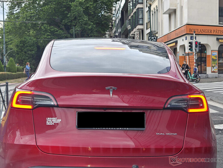 Chủ xe Tesla kiện Elon Musk, đòi hoàn tiền vì xe bị phá hoại- Ảnh 1. Chủ xe Tesla kiện Elon Musk, đòi hoàn tiền vì xe bị phá hoại- Ảnh 1.