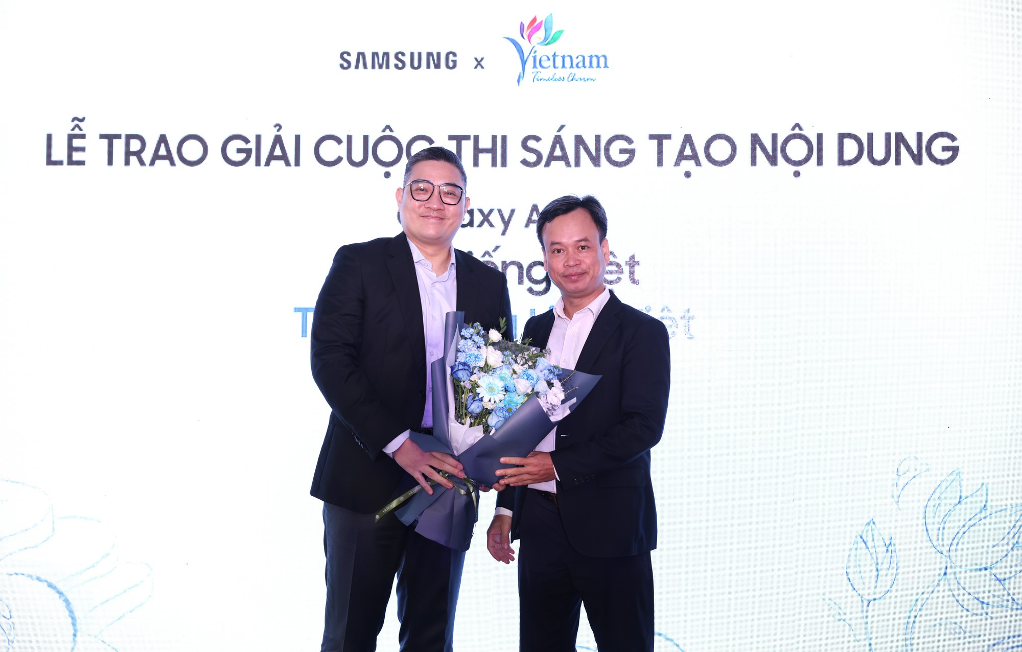 Samsung cùng Cục Du lịch Quốc gia Việt Nam vinh danh những người đoạt giải cuộc thi “Galaxy AI Hiểu Tiếng Việt, Tôn vinh Du lịch Việt”- Ảnh 8. Samsung cùng Cục Du lịch Quốc gia Việt Nam vinh danh những người đoạt giải cuộc thi “Galaxy AI Hiểu Tiếng Việt, Tôn vinh Du lịch Việt”- Ảnh 8.
