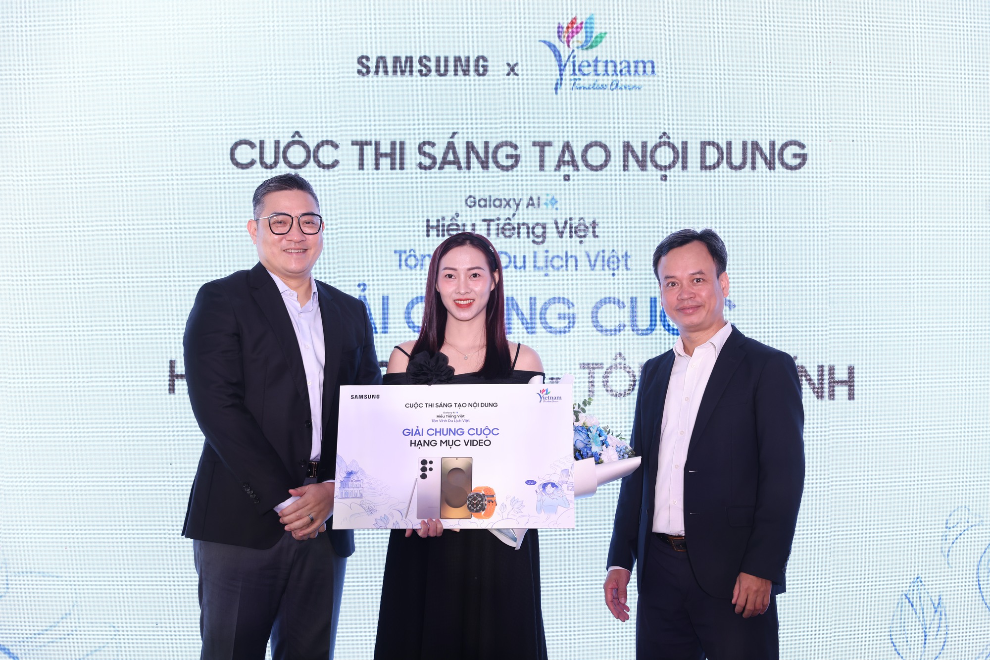 Samsung cùng Cục Du lịch Quốc gia Việt Nam vinh danh những người đoạt giải cuộc thi “Galaxy AI Hiểu Tiếng Việt, Tôn vinh Du lịch Việt”- Ảnh 2. Samsung cùng Cục Du lịch Quốc gia Việt Nam vinh danh những người đoạt giải cuộc thi “Galaxy AI Hiểu Tiếng Việt, Tôn vinh Du lịch Việt”- Ảnh 2.