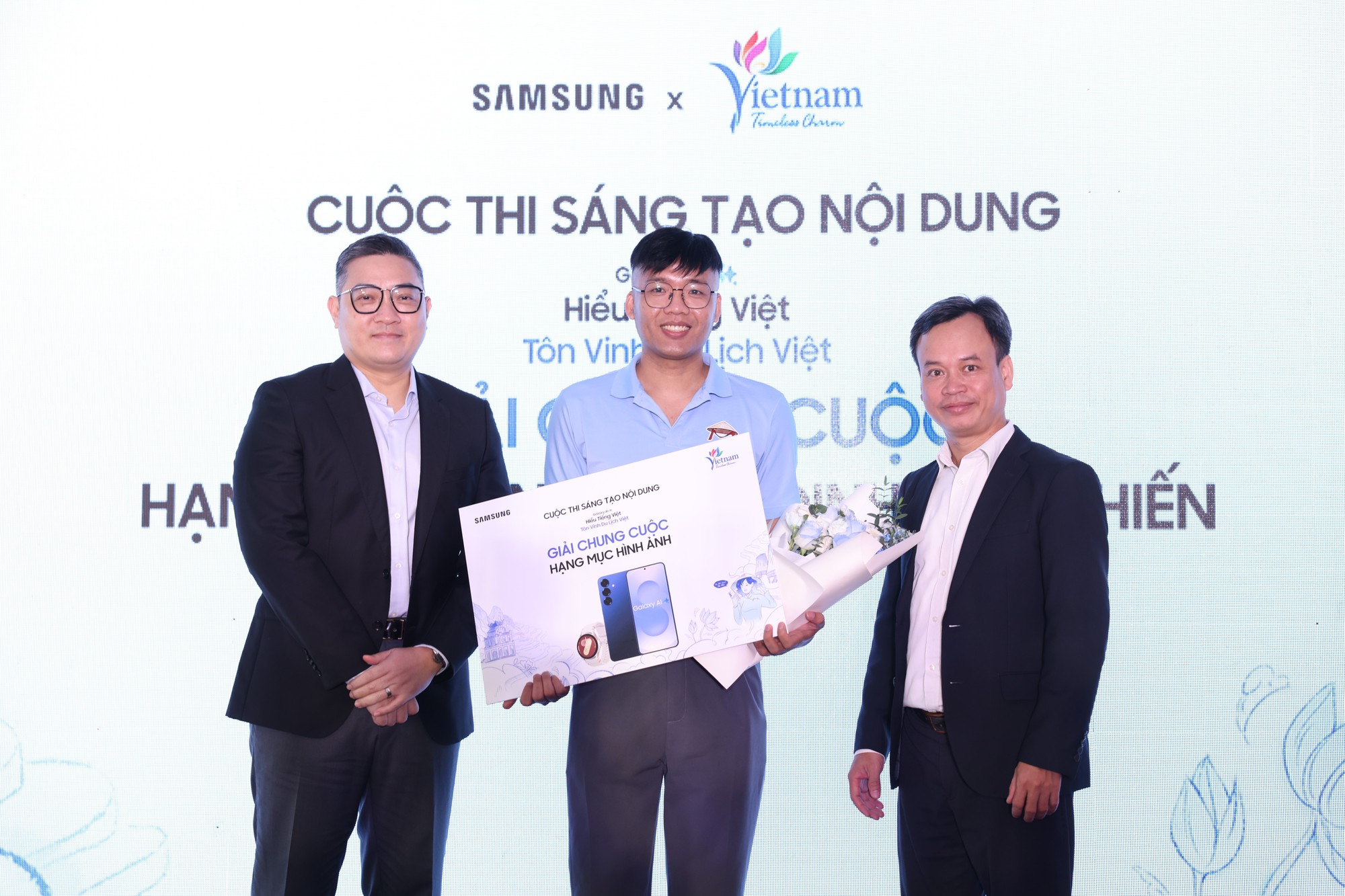 Samsung cùng Cục Du lịch Quốc gia Việt Nam vinh danh những người đoạt giải cuộc thi “Galaxy AI Hiểu Tiếng Việt, Tôn vinh Du lịch Việt”- Ảnh 3. Samsung cùng Cục Du lịch Quốc gia Việt Nam vinh danh những người đoạt giải cuộc thi “Galaxy AI Hiểu Tiếng Việt, Tôn vinh Du lịch Việt”- Ảnh 3.