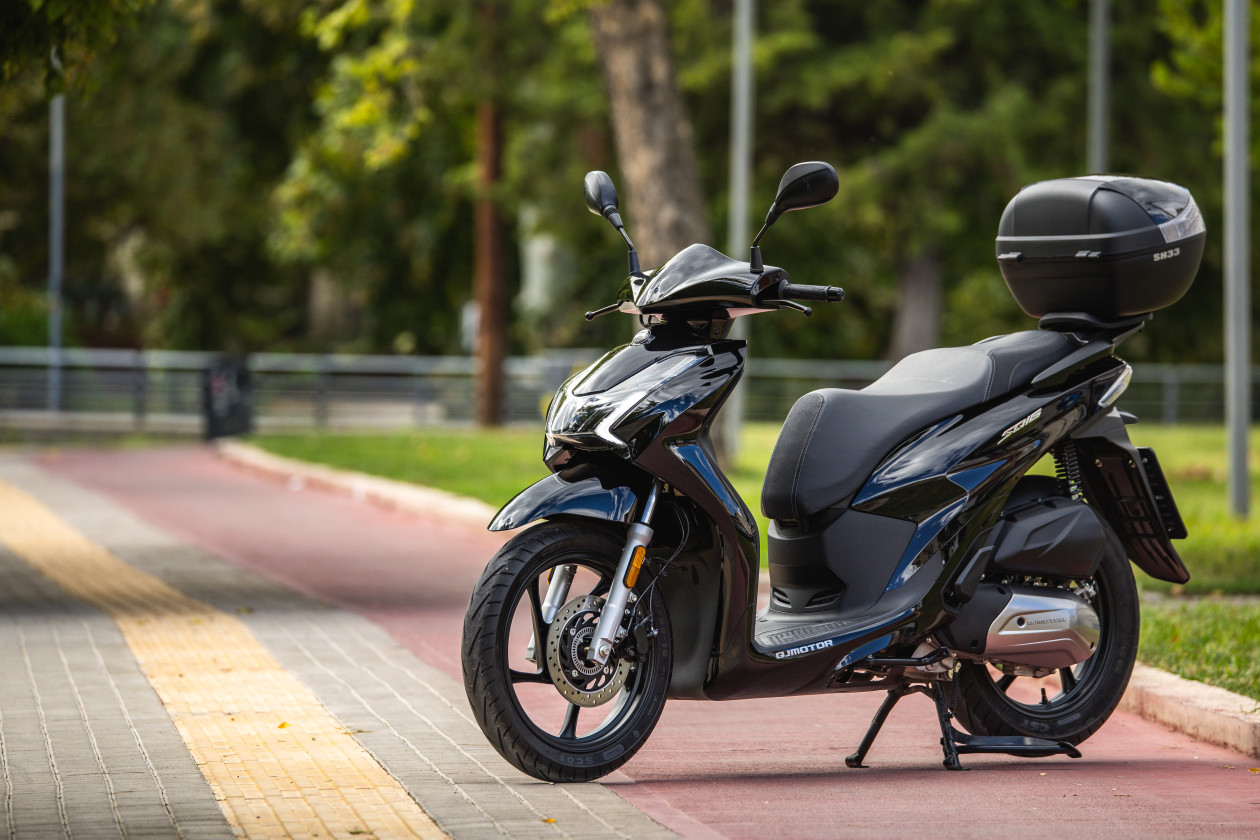 Cứ ngỡ Honda SH 2025 ra mắt, nhưng hóa ra đây lại là 'bản sao' rẻ tiền đến từ Trung Quốc- Ảnh 1. Cứ ngỡ Honda SH 2025 ra mắt, nhưng hóa ra đây lại là 'bản sao' rẻ tiền đến từ Trung Quốc- Ảnh 1.