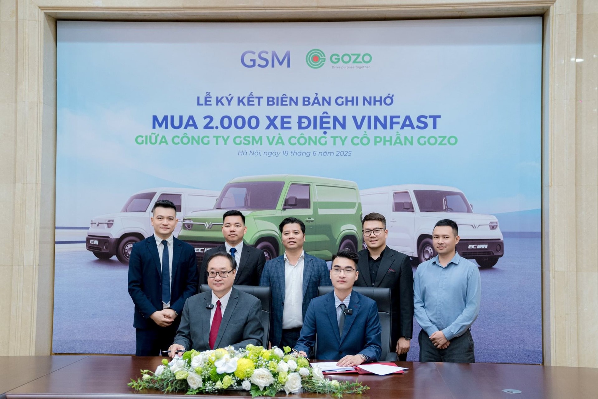 Ai là vị khách sộp đặt mua ngay 2.000 xe tải điện VinFast khi tỷ phú Phạm Nhật Vượng mới ra mắt 1 tháng?- Ảnh 1. Ai là vị khách sộp đặt mua ngay 2.000 xe tải điện VinFast khi tỷ phú Phạm Nhật Vượng mới ra mắt 1 tháng?- Ảnh 1.