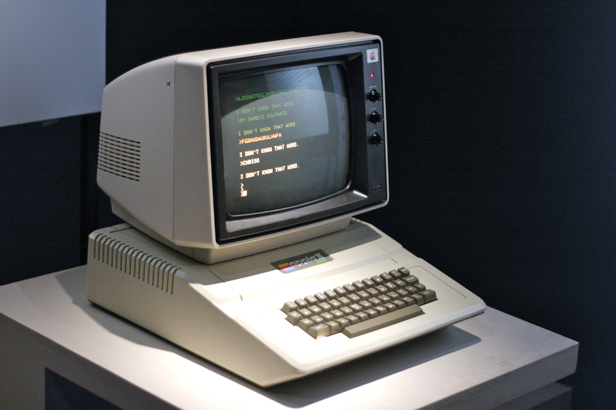 Trước iPhone, đã có Apple II: Cỗ máy mở ra kỷ nguyên điện toán cá nhân- Ảnh 1.
