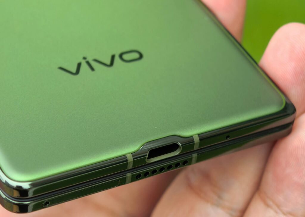 Cận Cảnh Vivo X Fold5 Trước Giờ G: Cổng Usb-C Dày Hơn Cả Thân Máy- Ảnh 1. Cận Cảnh Vivo X Fold5 Trước Giờ G: Cổng Usb-C Dày Hơn Cả Thân Máy- Ảnh 1.