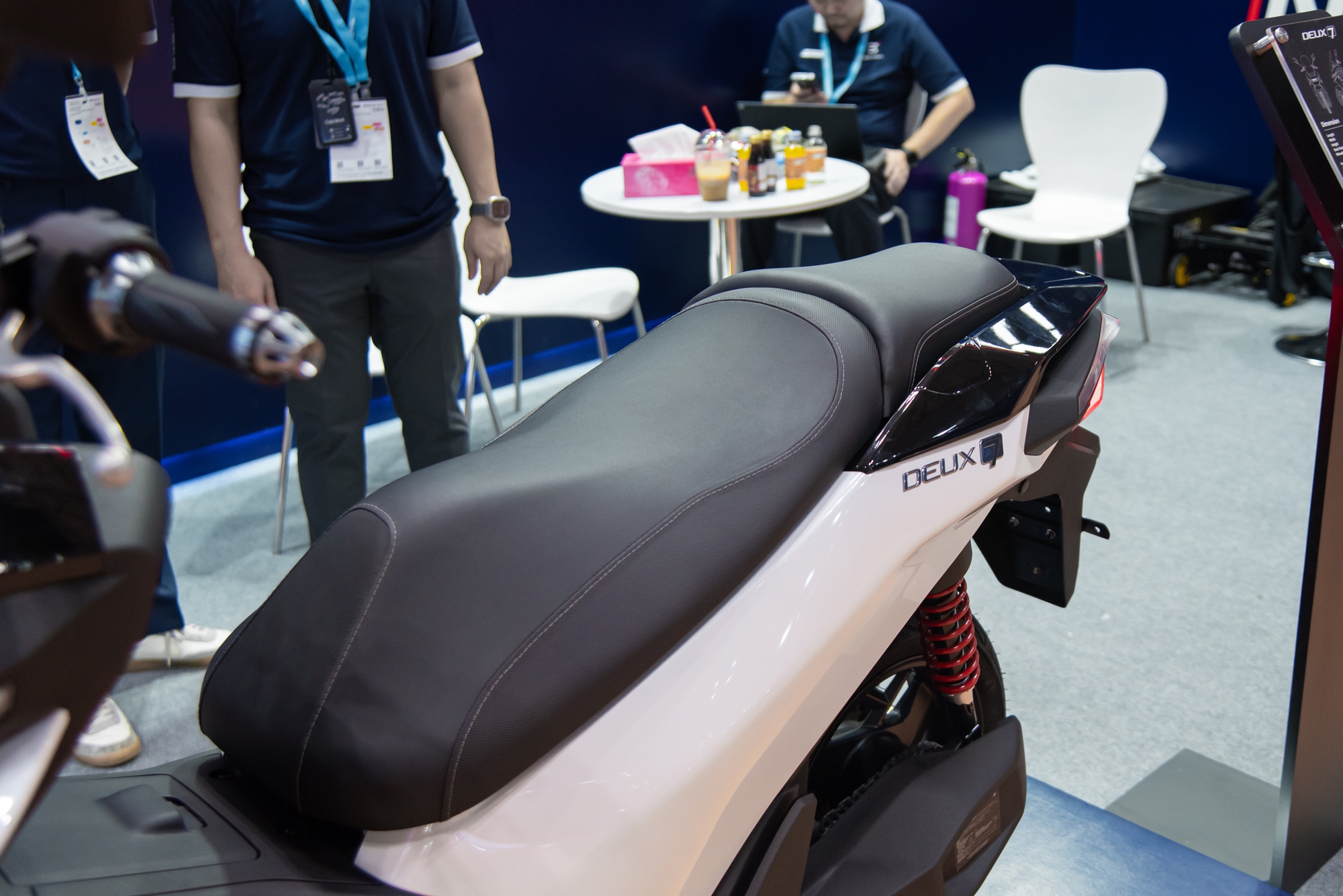 E3 Mobility Deux7 - Xe máy điện Hàn Quốc mới lạ về Việt Nam: Giá dự kiến 100 triệu đồng, nhỏ hơn SH, chạy 120km/sạc- Ảnh 16. E3 Mobility Deux7 - Xe máy điện Hàn Quốc mới lạ về Việt Nam: Giá dự kiến 100 triệu đồng, nhỏ hơn SH, chạy 120km/sạc- Ảnh 16.