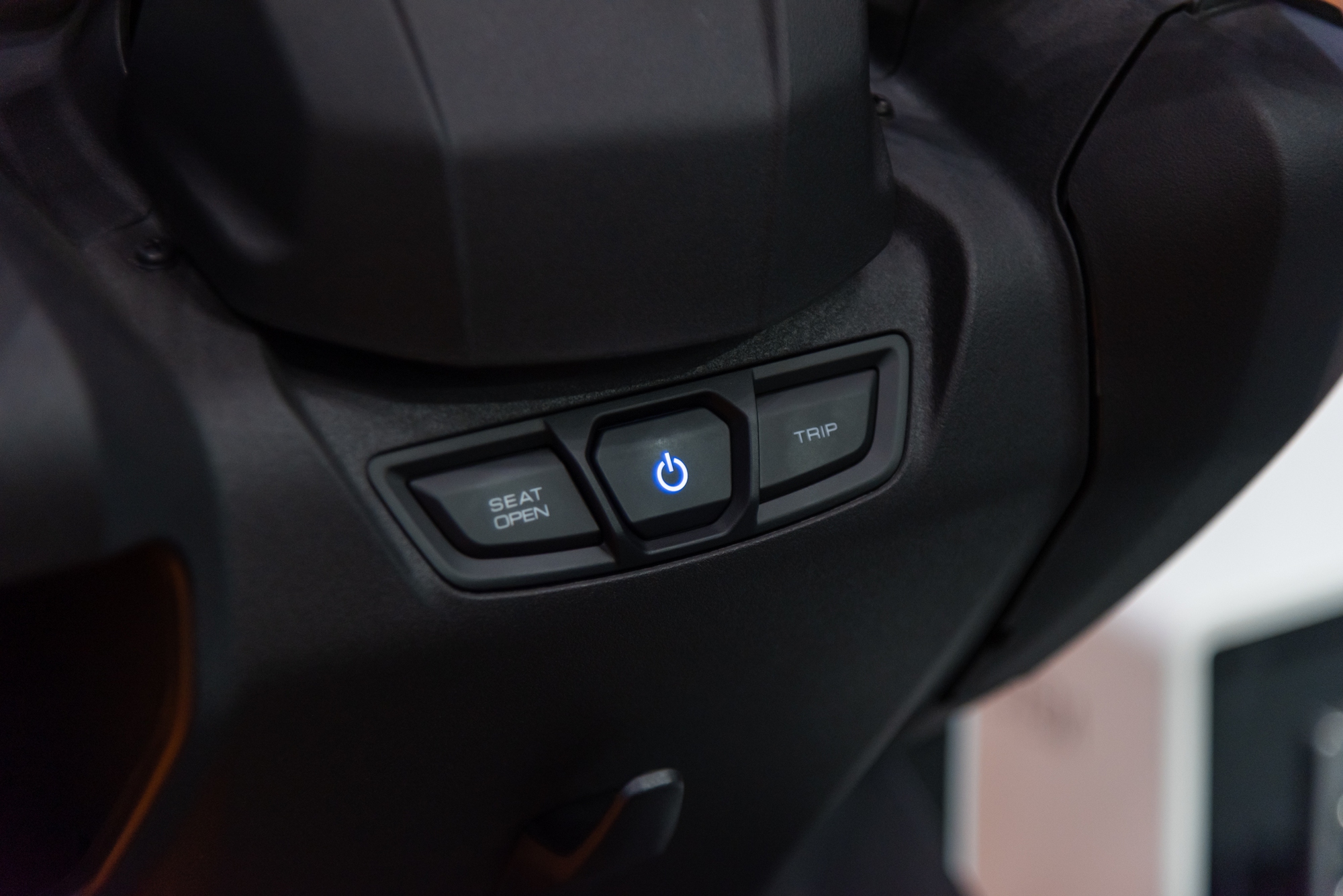 E3 Mobility Deux7 - Xe máy điện Hàn Quốc mới lạ về Việt Nam: Giá dự kiến 100 triệu đồng, nhỏ hơn SH, chạy 120km/sạc- Ảnh 13. E3 Mobility Deux7 - Xe máy điện Hàn Quốc mới lạ về Việt Nam: Giá dự kiến 100 triệu đồng, nhỏ hơn SH, chạy 120km/sạc- Ảnh 13.