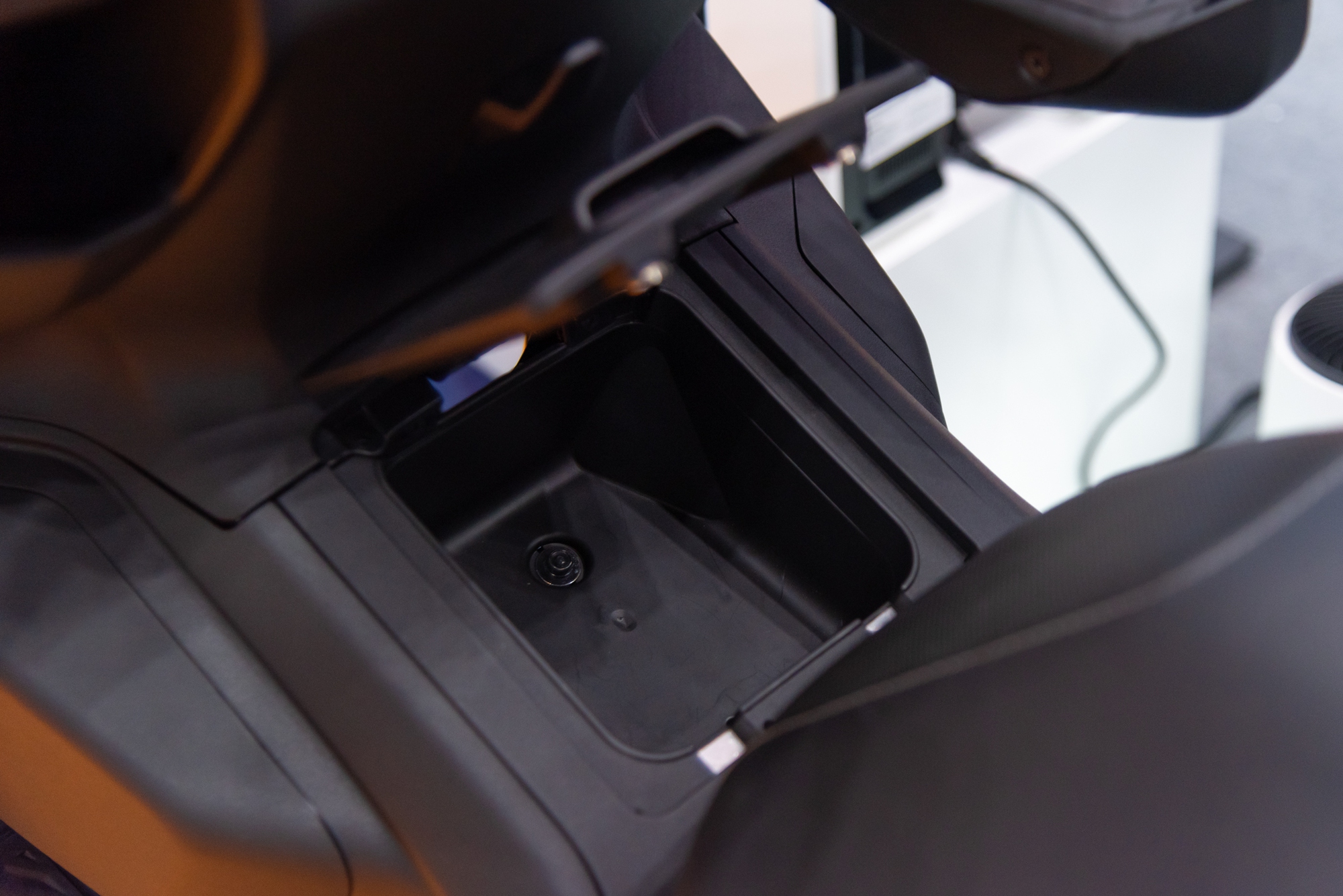 E3 Mobility Deux7 - Xe máy điện Hàn Quốc mới lạ về Việt Nam: Giá dự kiến 100 triệu đồng, nhỏ hơn SH, chạy 120km/sạc- Ảnh 15. E3 Mobility Deux7 - Xe máy điện Hàn Quốc mới lạ về Việt Nam: Giá dự kiến 100 triệu đồng, nhỏ hơn SH, chạy 120km/sạc- Ảnh 15.