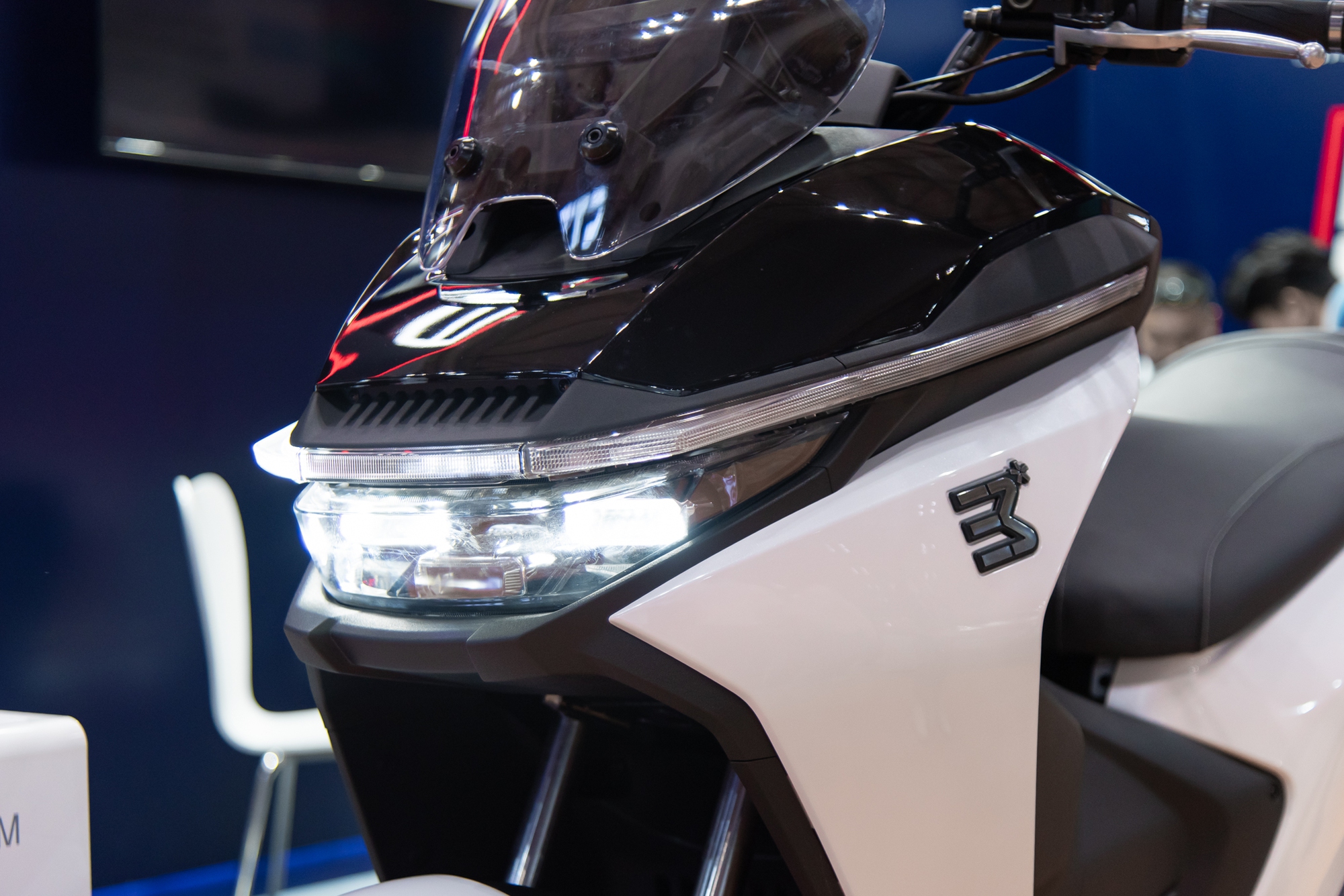 E3 Mobility Deux7 - Xe máy điện Hàn Quốc mới lạ về Việt Nam: Giá dự kiến 100 triệu đồng, nhỏ hơn SH, chạy 120km/sạc- Ảnh 4. E3 Mobility Deux7 - Xe máy điện Hàn Quốc mới lạ về Việt Nam: Giá dự kiến 100 triệu đồng, nhỏ hơn SH, chạy 120km/sạc- Ảnh 4.