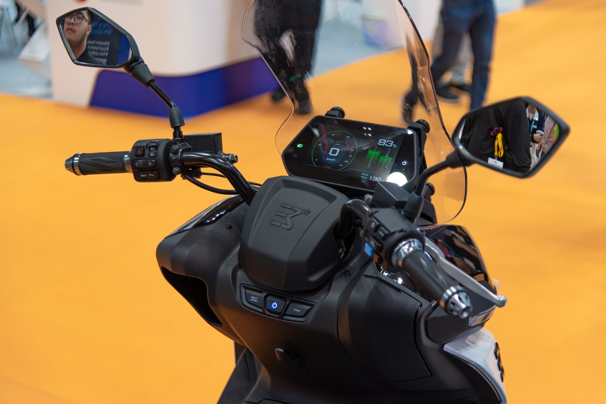 E3 Mobility Deux7 - Xe máy điện Hàn Quốc mới lạ về Việt Nam: Giá dự kiến 100 triệu đồng, nhỏ hơn SH, chạy 120km/sạc- Ảnh 8. E3 Mobility Deux7 - Xe máy điện Hàn Quốc mới lạ về Việt Nam: Giá dự kiến 100 triệu đồng, nhỏ hơn SH, chạy 120km/sạc- Ảnh 8.