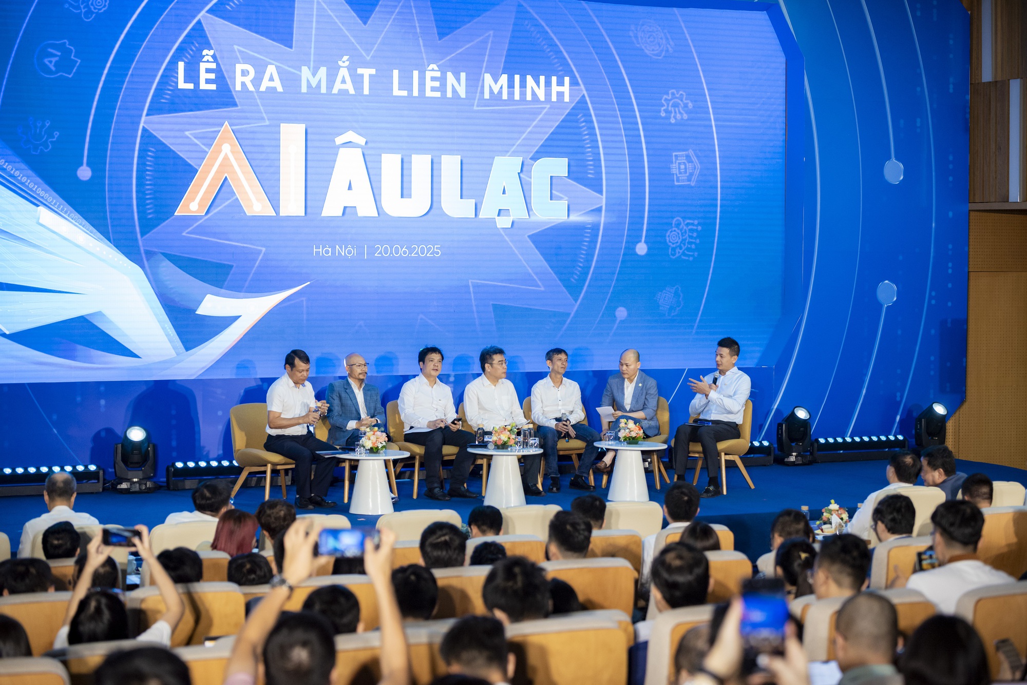 Liên minh AI Âu Lạc chính thức thành lập: Hơn 20 đơn vị đầu ngành chung sức kiến tạo hệ sinh thái AI Việt- Ảnh 4. Liên minh AI Âu Lạc chính thức thành lập: Hơn 20 đơn vị đầu ngành chung sức kiến tạo hệ sinh thái AI Việt- Ảnh 4.