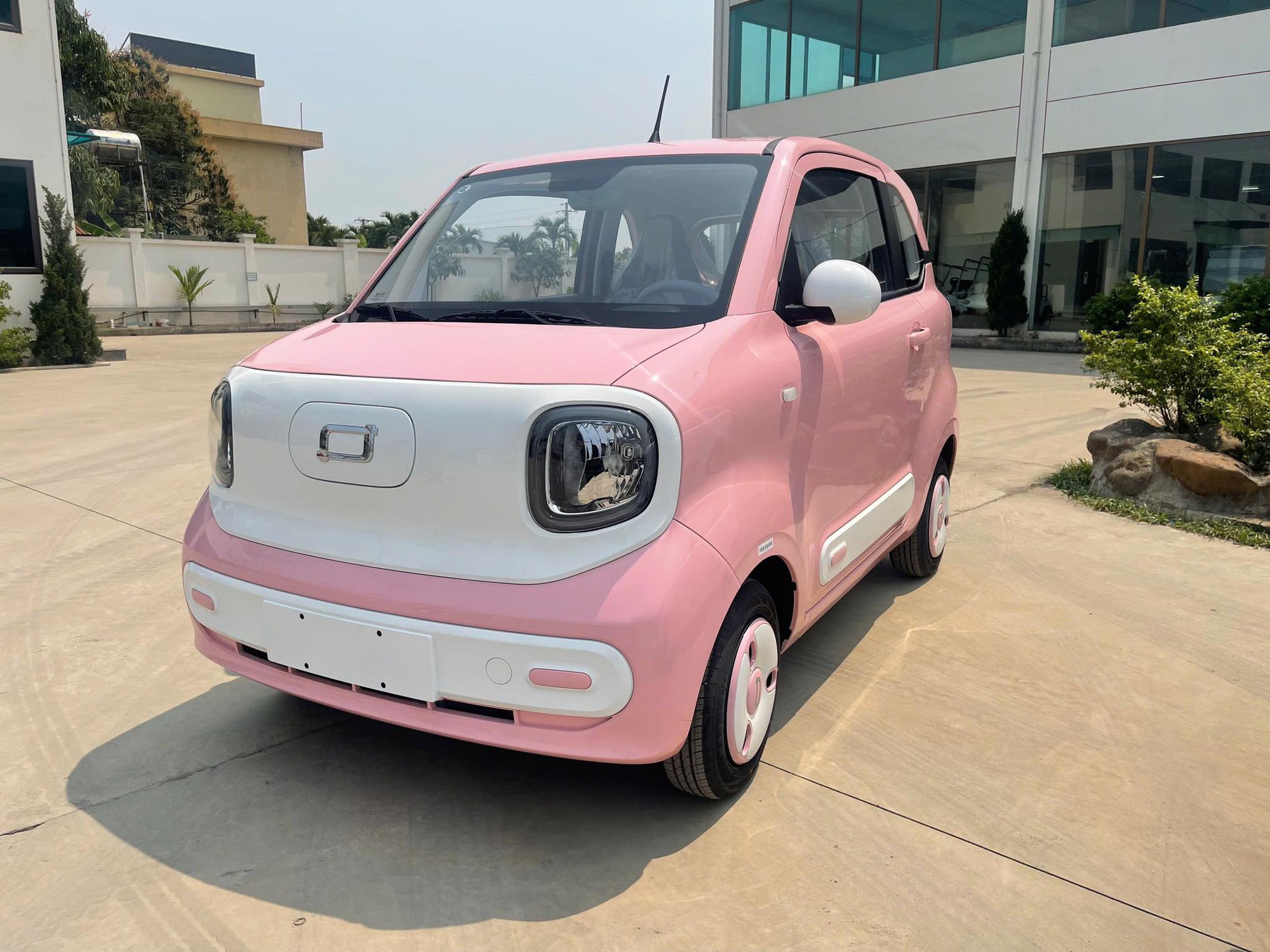 Bộ đôi xe điện mini đổ bộ thị trường Việt: Cấu hình 2 chỗ ngồi, di chuyển tối đa 170km - có chiếc chốt giá 199 triệu đồng- Ảnh 3. Bộ đôi xe điện mini đổ bộ thị trường Việt: Cấu hình 2 chỗ ngồi, di chuyển tối đa 170km - có chiếc chốt giá 199 triệu đồng- Ảnh 3.
