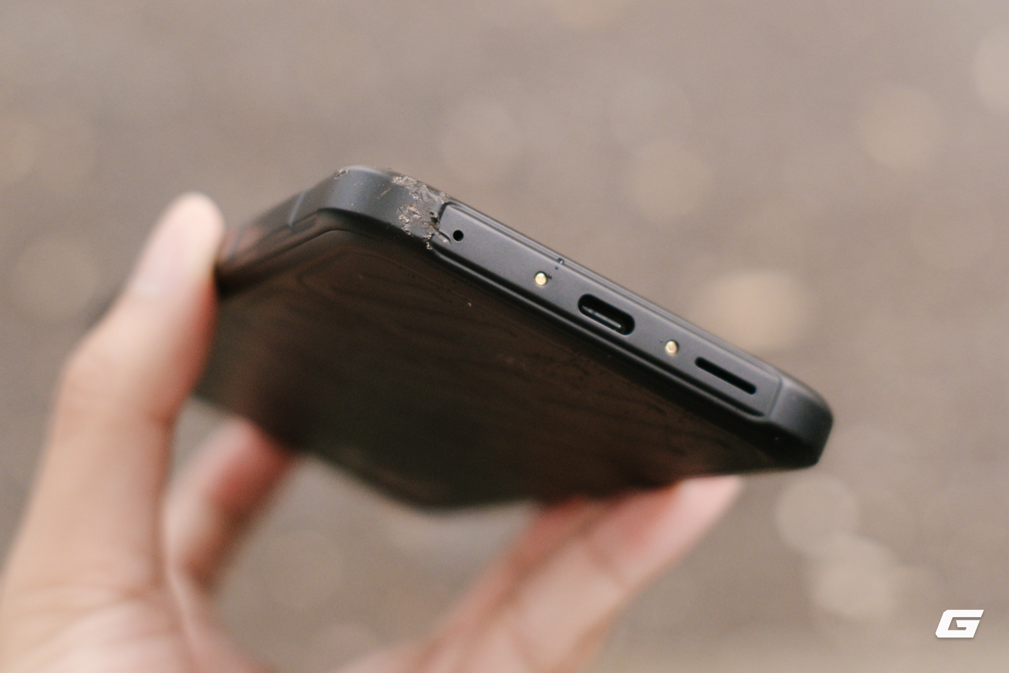Tôi dùng thử smartphone siêu bền của Samsung: Drop-test trên sàn bê tông, ngâm nước đá,... điện thoại của bạn có làm được?- Ảnh 6. Tôi dùng thử smartphone siêu bền của Samsung: Drop-test trên sàn bê tông, ngâm nước đá,... điện thoại của bạn có làm được?- Ảnh 6.