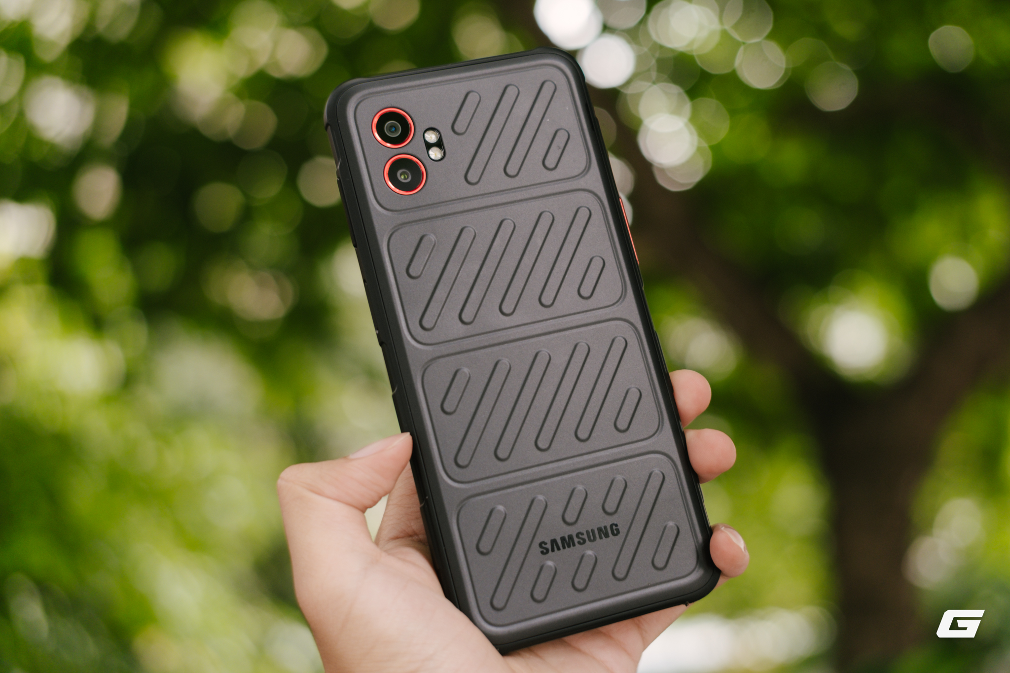 Tôi dùng thử smartphone siêu bền của Samsung: Drop-test trên sàn bê tông, ngâm nước đá,... điện thoại của bạn có làm được?- Ảnh 1. Tôi dùng thử smartphone siêu bền của Samsung: Drop-test trên sàn bê tông, ngâm nước đá,... điện thoại của bạn có làm được?- Ảnh 1.
