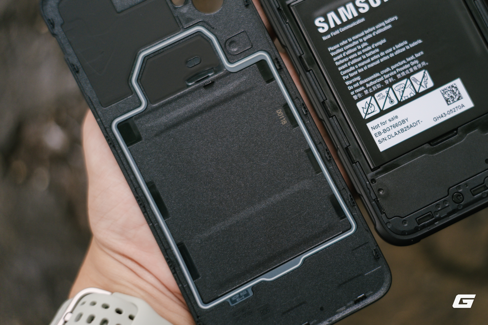 Tôi dùng thử smartphone siêu bền của Samsung: Drop-test trên sàn bê tông, ngâm nước đá,... điện thoại của bạn có làm được?- Ảnh 19. Tôi dùng thử smartphone siêu bền của Samsung: Drop-test trên sàn bê tông, ngâm nước đá,... điện thoại của bạn có làm được?- Ảnh 19.