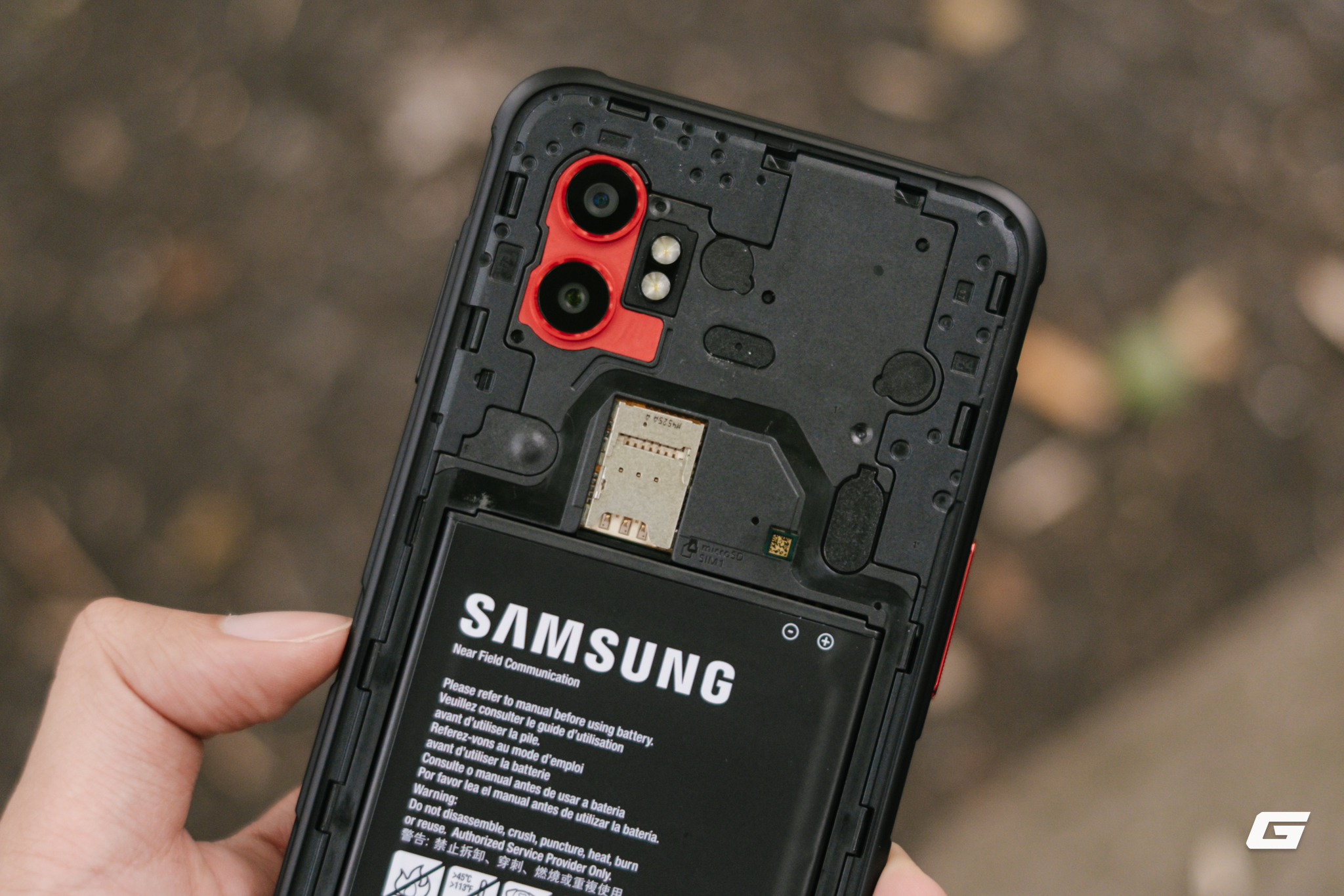Tôi dùng thử smartphone siêu bền của Samsung: Drop-test trên sàn bê tông, ngâm nước đá,... điện thoại của bạn có làm được?- Ảnh 20. Tôi dùng thử smartphone siêu bền của Samsung: Drop-test trên sàn bê tông, ngâm nước đá,... điện thoại của bạn có làm được?- Ảnh 20.