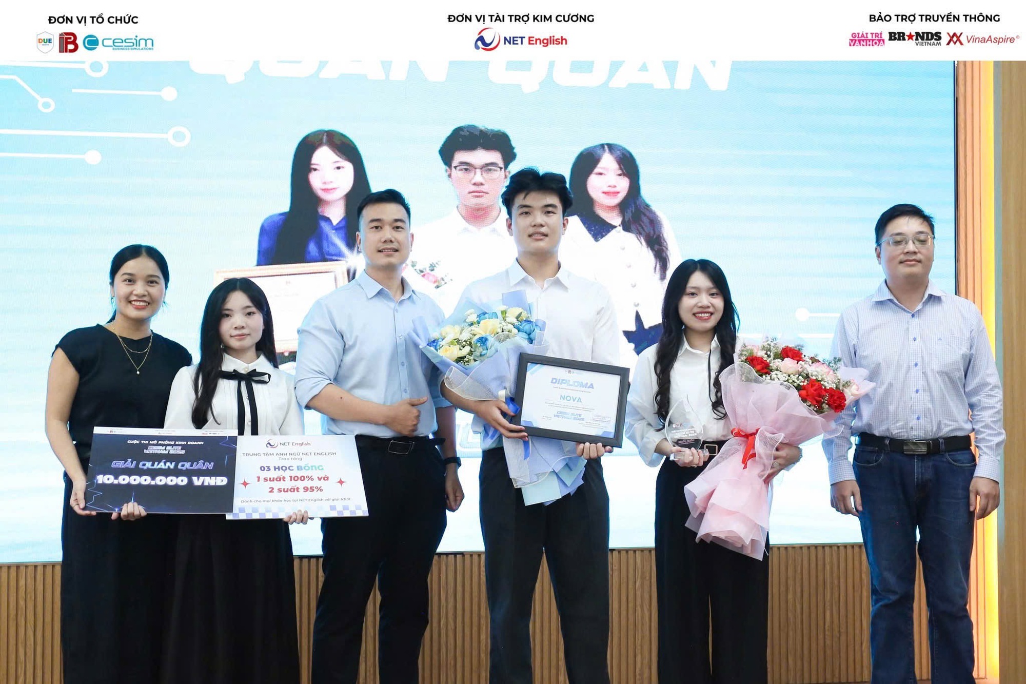 Bản lĩnh sinh viên Việt Nam vươn tầm thế giới: Câu chuyện về TOP 8 Cesim Elite Global 2025- Ảnh 1. Bản lĩnh sinh viên Việt Nam vươn tầm thế giới: Câu chuyện về TOP 8 Cesim Elite Global 2025- Ảnh 1.