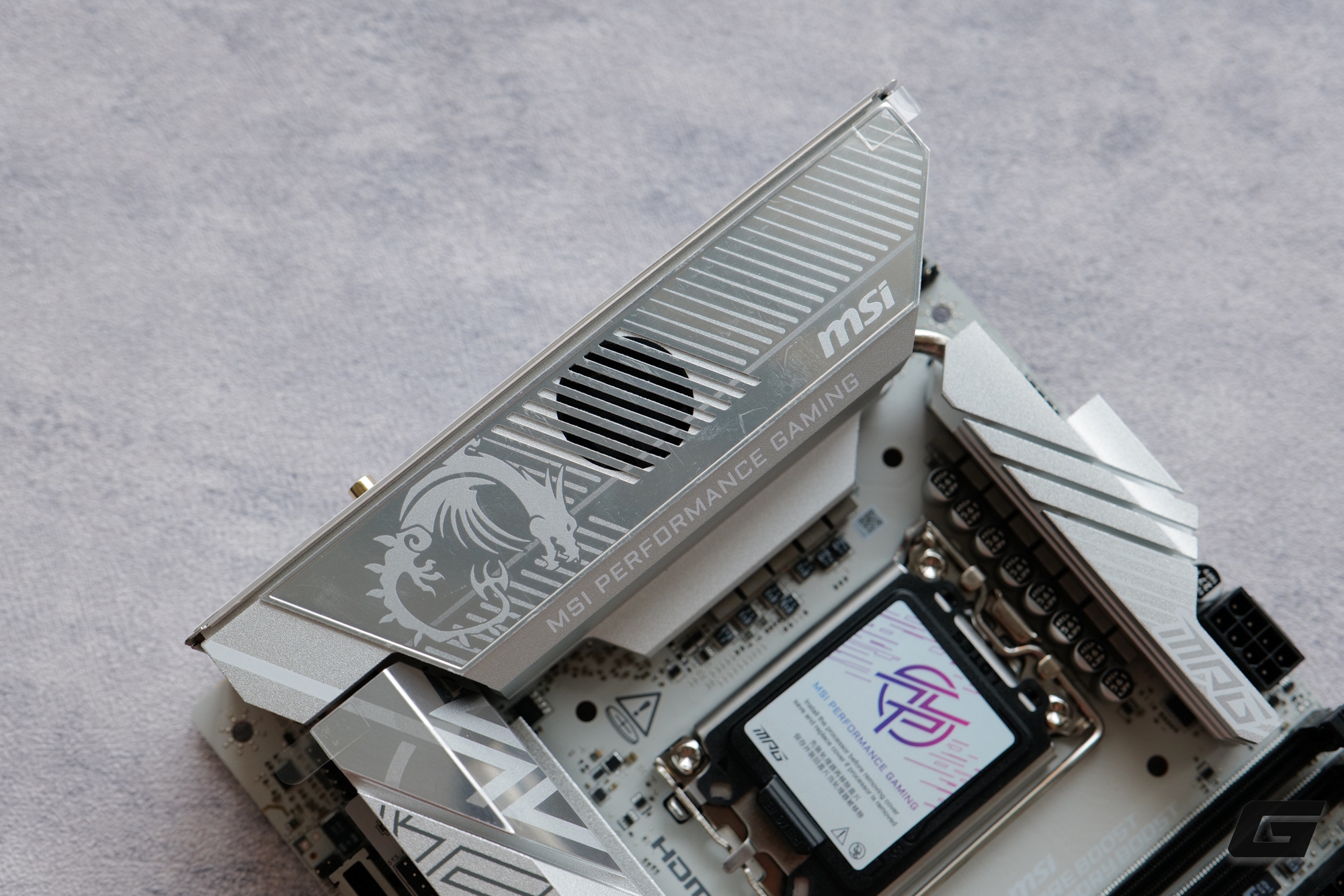 Mở hộp MSI MPG Z890I EDGE TI WIFI: Tông trắng cho những cấu hình nhỏ nhắn- Ảnh 7. Mở hộp MSI MPG Z890I EDGE TI WIFI: Tông trắng cho những cấu hình nhỏ nhắn- Ảnh 7.