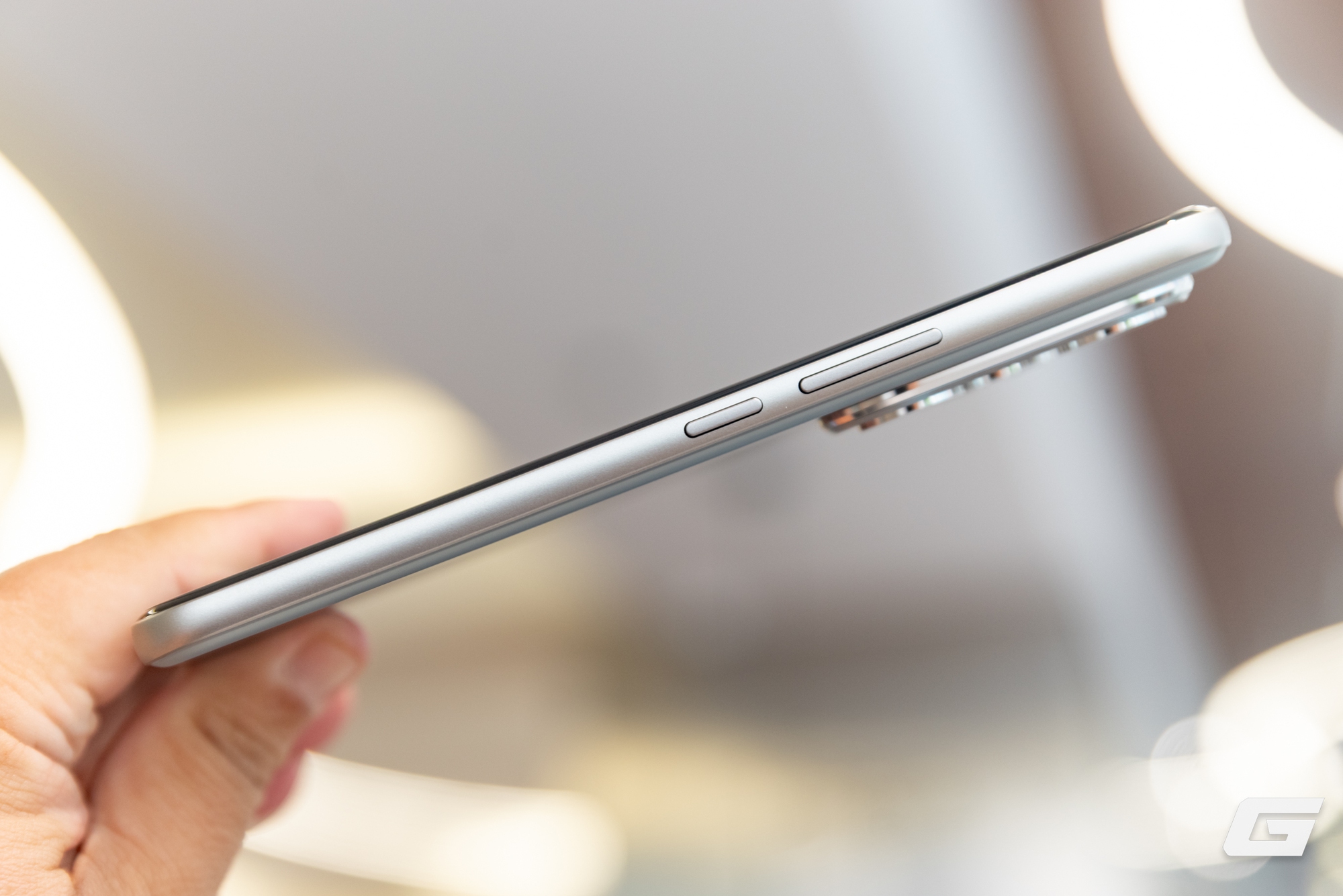Lần Đầu Tiên: Smartphone Tầm Trung Mà Ai Còn Nhiều Hơn Cả Flagship- Ảnh 4. Lần Đầu Tiên: Smartphone Tầm Trung Mà Ai Còn Nhiều Hơn Cả Flagship- Ảnh 4.