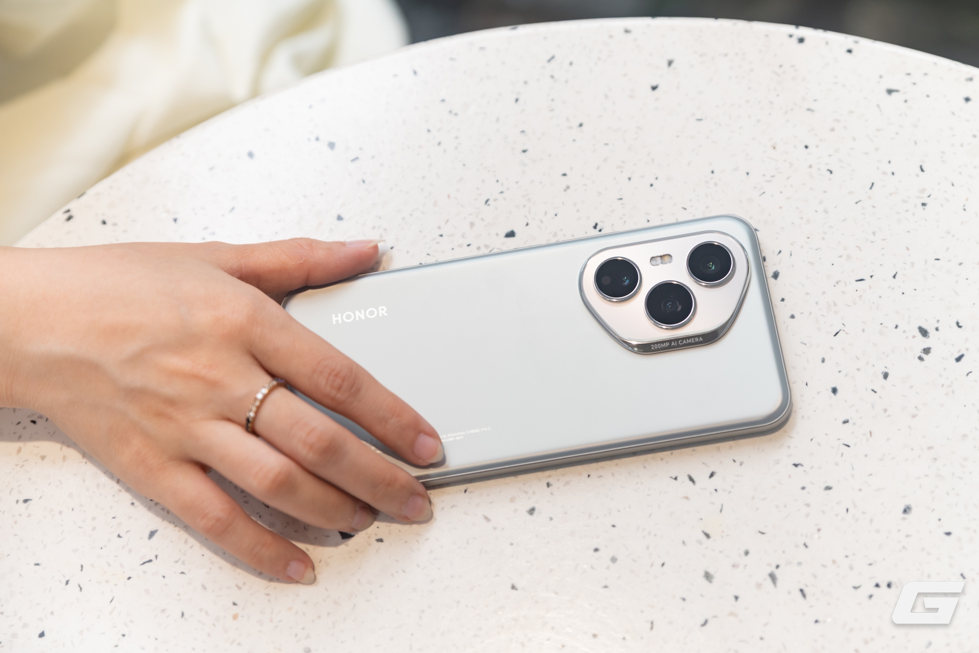 Lần Đầu Tiên: Smartphone Tầm Trung Mà Ai Còn Nhiều Hơn Cả Flagship- Ảnh 3. Lần Đầu Tiên: Smartphone Tầm Trung Mà Ai Còn Nhiều Hơn Cả Flagship- Ảnh 3.