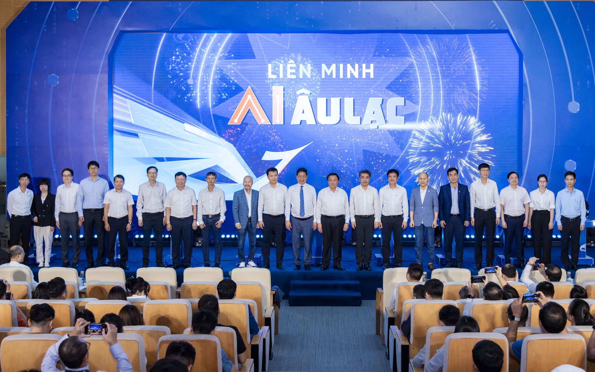 Muốn Việt Nam đi xa trong cuộc đua AI, chúng ta phải đi cùng nhau- Ảnh 1.