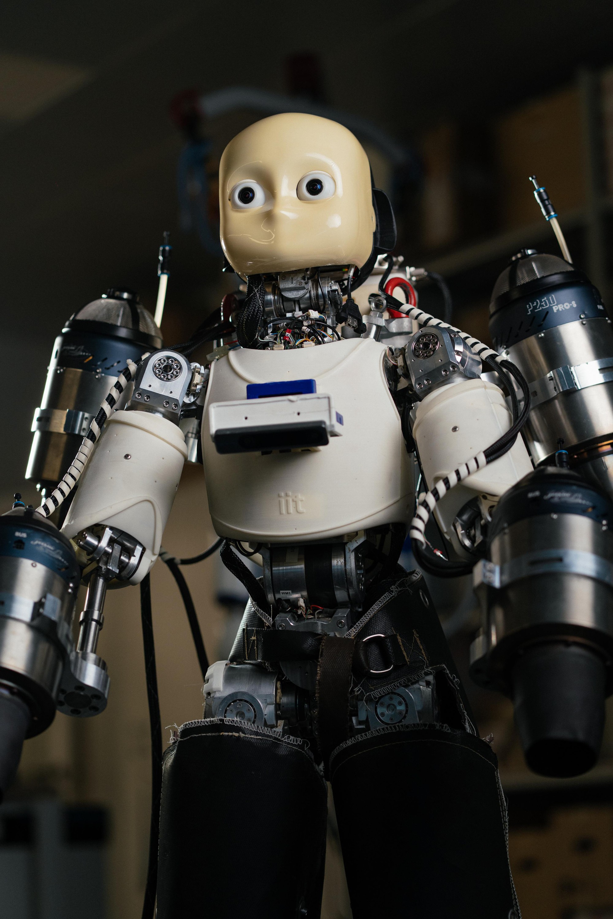 Robot cứu hộ đeo ba lô phản lực: Từ ý tưởng khoa học viễn tưởng đến hiện thực đáng kinh ngạc- Ảnh 3. Robot cứu hộ đeo ba lô phản lực: Từ ý tưởng khoa học viễn tưởng đến hiện thực đáng kinh ngạc- Ảnh 3.