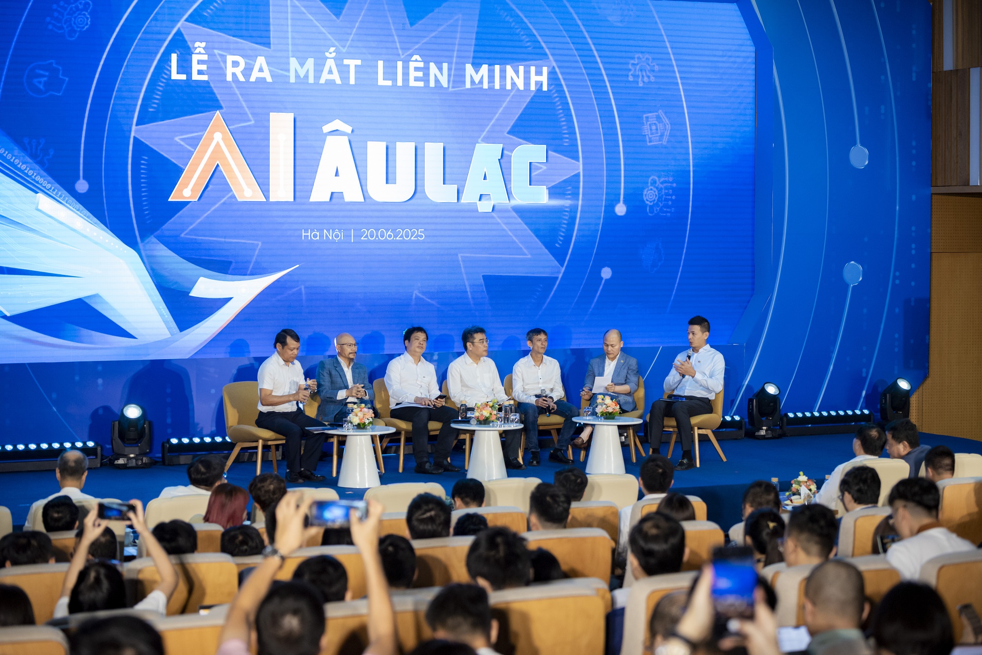 Muốn Việt Nam đi xa trong cuộc đua AI, chúng ta phải đi cùng nhau- Ảnh 2.